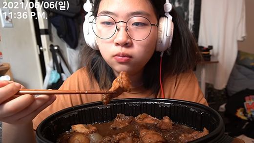 海德体育app下载-看惯了千篇一律“大胃王”吃播 韩国个性播主令你眼前一亮